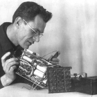1966, Аппарат для проверки знания - первый аппарат СКИБ1 (Студенческое конструкторское исследовательское бюро) МИФИ, находится в музее МИФИ, как 1-ое изделие СКИБ, свидетельство ВДНХ