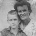 1945, с мамой
